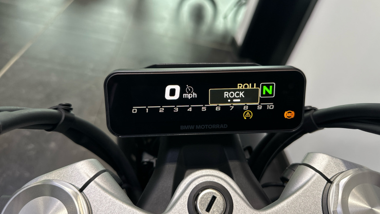 BMW R12 (24MY)